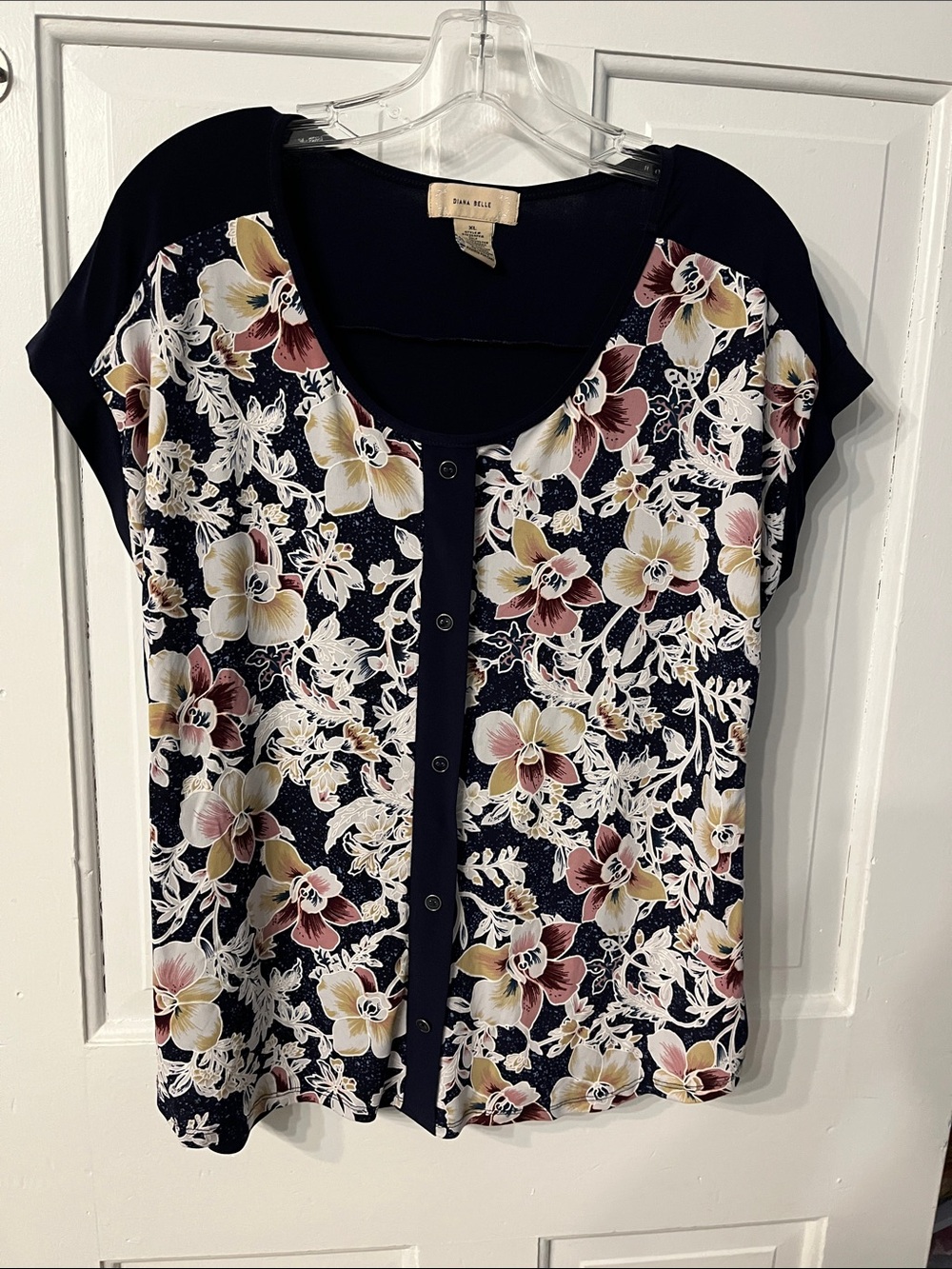Diana Belle XL Floral Front Top Short Sleeves
